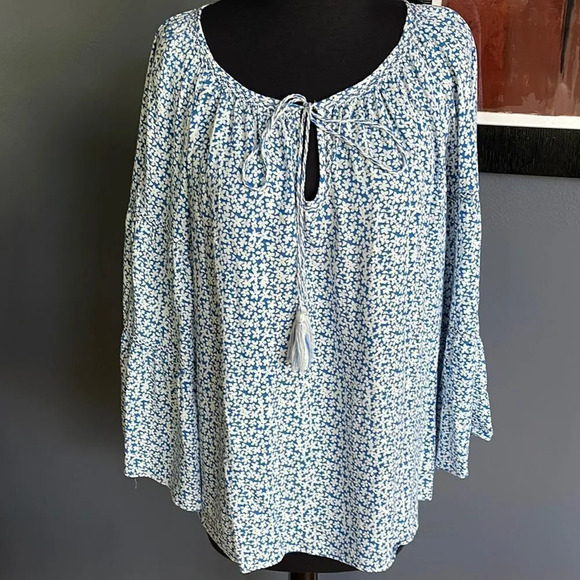 Max Studio blue/white floral print boho style tier ruffle sleeve tassel tie top - Picture 1 of 7